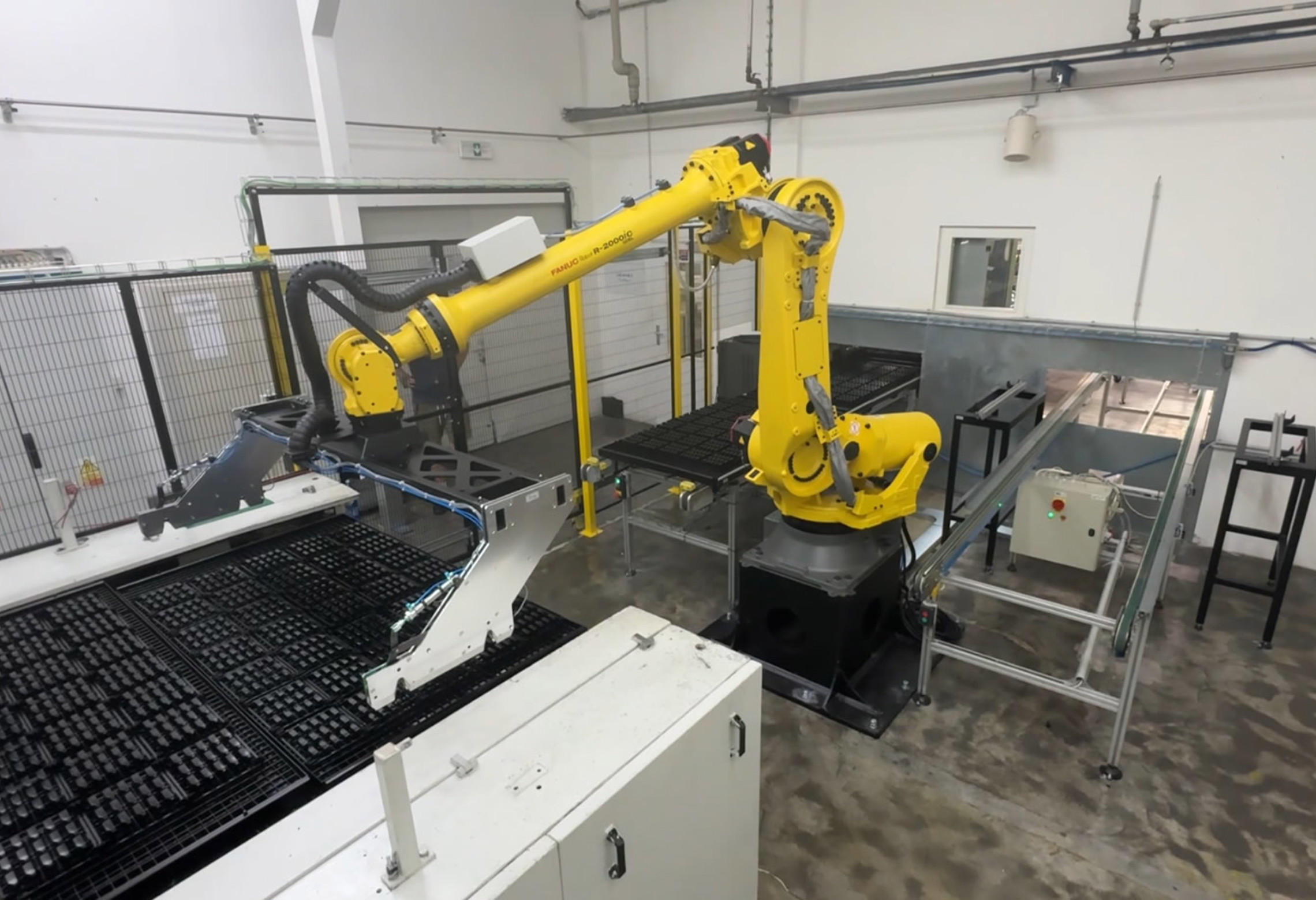 Realizace robotického pracoviště k lakovací lince